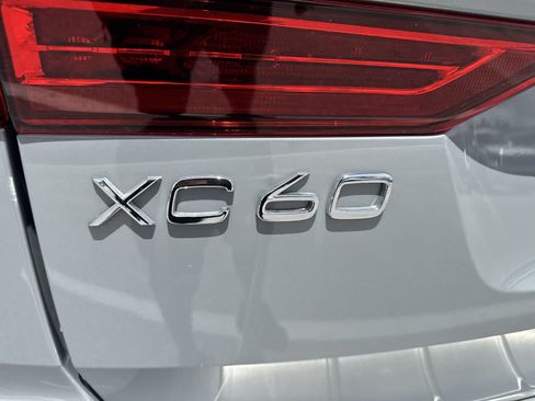 Used 2025 Volvo XC60 B5 Plus w/ Protection Package Premier AWD/4WD image 12