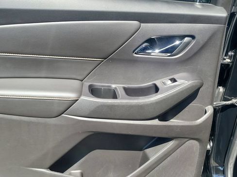 Used 2018 Chevrolet Traverse LT FWD image 12