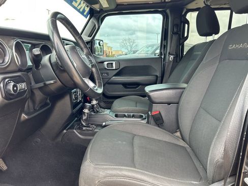 Used 2019 Jeep Wrangler Unlimited Sahara AWD/4WD image 11