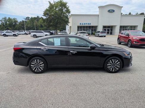 Used 2025 Nissan Altima 2.5 SV AWD/4WD image 2