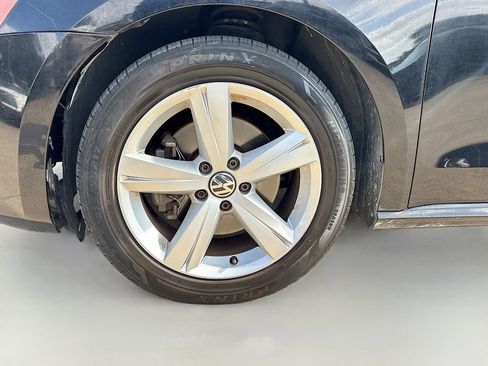 Used 2012 Volkswagen Passat 2.5 SE image 28