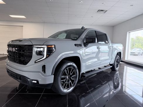 Used 2024 GMC Sierra 1500 Elevation AWD/4WD image 2