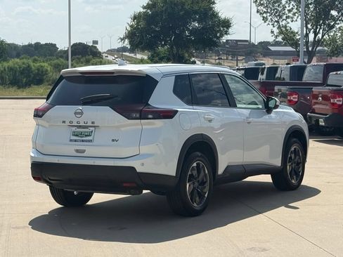 Used 2024 Nissan Rogue SV FWD image 6