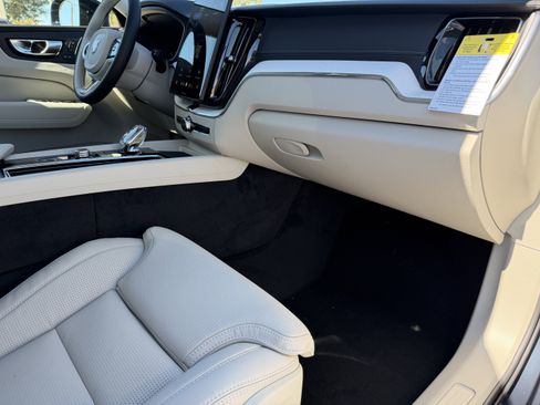 New 2026 Volvo XC60 T8 Ultra w/ Protection Package Premier image 11