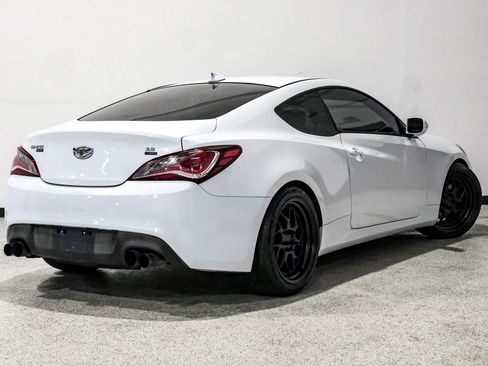 Used 2016 Hyundai Genesis Coupe 3.8 image 6