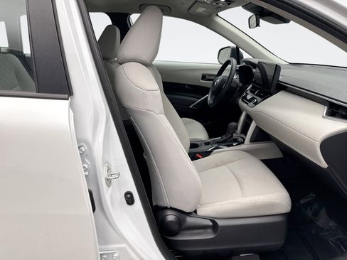 Used 2023 Toyota Corolla Cross L image 17