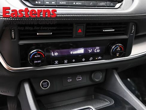 Used 2023 Nissan Rogue SV AWD/4WD image 19