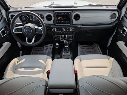 Used 2023 Jeep Gladiator Overland AWD/4WD image 25