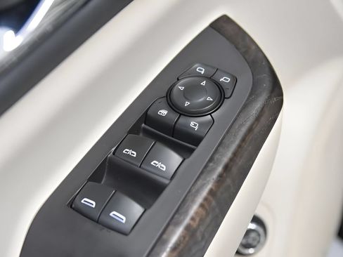 Used 2020 GMC Acadia Denali AWD/4WD image 17
