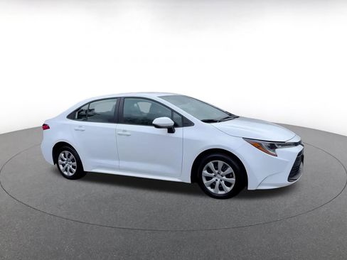 Used 2025 Toyota Corolla LE image 2