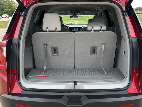 Used 2023 GMC Acadia SLE w/ Driver Convenience Package image 29