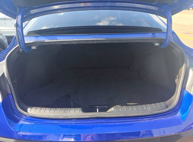 Used 2025 Hyundai Elantra Sport FWD image 10