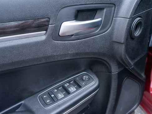 Used 2016 Chrysler 300 Limited image 14