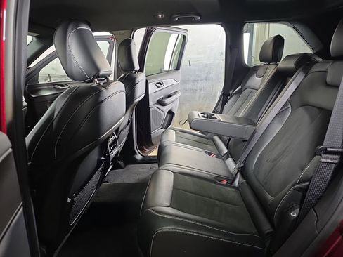 Used 2023 Jeep Grand Cherokee Altitude image 13