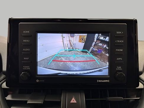 Used 2021 Toyota RAV4 LE image 19