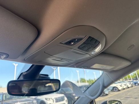 Used 2023 Chrysler Pacifica Touring-L FWD image 40
