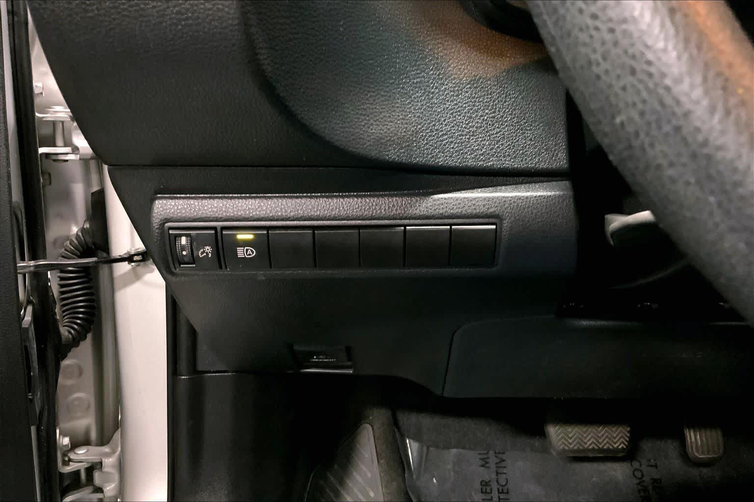 Certified 2020 Toyota Corolla LE w/ Carpet Mat Package (TMS) FWD image 35