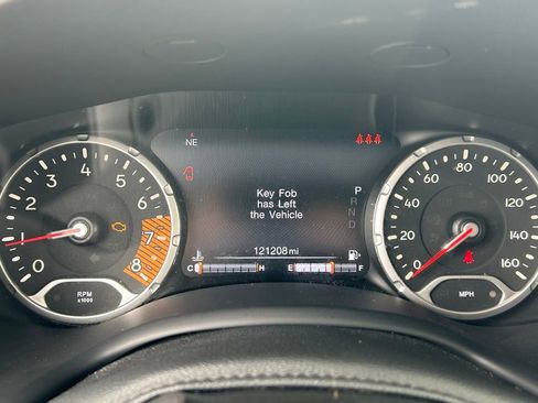 Used 2019 Jeep Renegade Trailhawk AWD/4WD image 15
