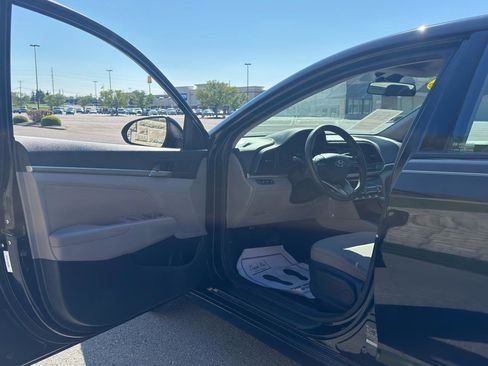 Used 2020 Hyundai Elantra SEL FWD image 11