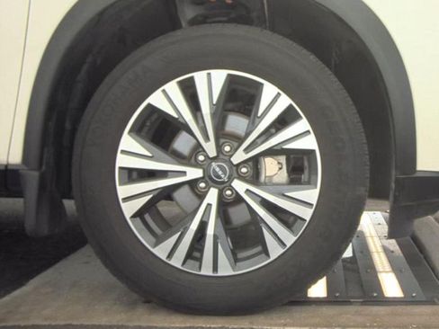 Used 2023 Nissan Rogue SV FWD image 14