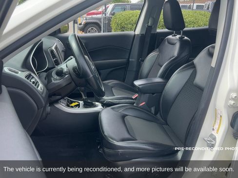 Used 2018 Jeep Compass Latitude w/ Popular Equipment Group FWD image 11