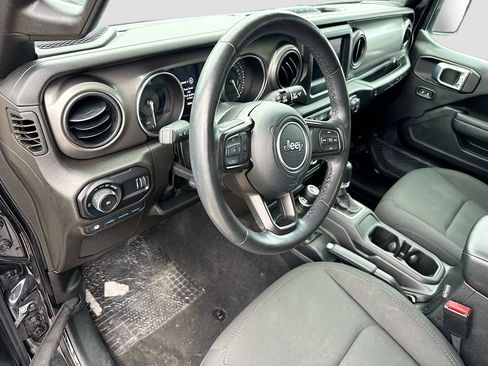 Used 2023 Jeep Wrangler Unlimited w/ Cold Weather Group AWD/4WD image 10