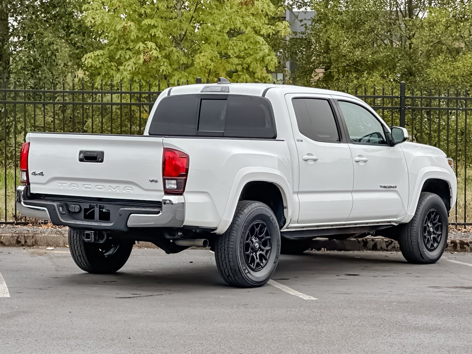 Used 2021 Toyota Tacoma SR5 AWD/4WD image 3