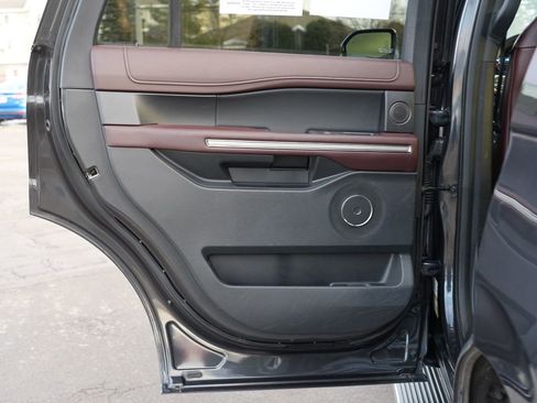 Used 2023 Ford Expedition Limited image 19