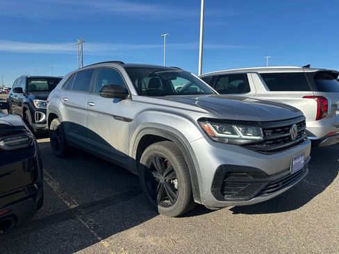 Used 2023 Volkswagen Atlas Cross Sport SEL R-Line AWD/4WD image 2