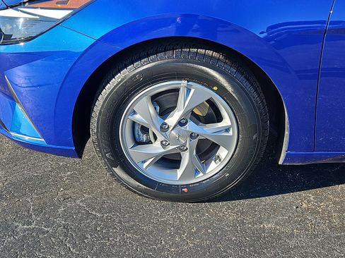 Used 2023 Hyundai Elantra SE w/ Cargo Package image 20