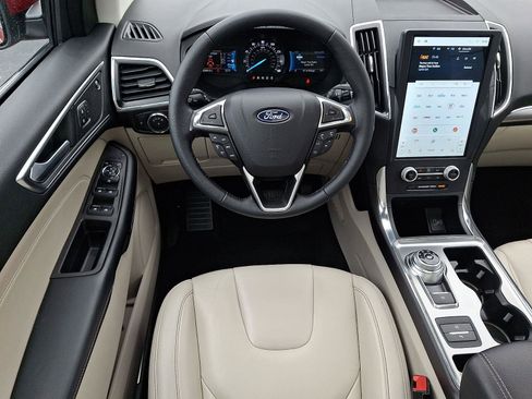 Used 2022 Ford Edge Titanium image 9