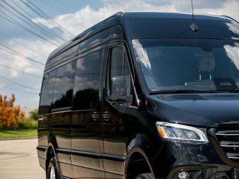 Used 2025 Mercedes-Benz Sprinter 2500 image 21