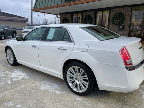 Used 2013 Chrysler 300 C w/ Light Group image 15