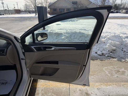 Used 2020 Ford Fusion SEL image 30