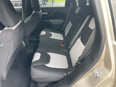 Used 2014 Jeep Cherokee Latitude AWD/4WD image 36