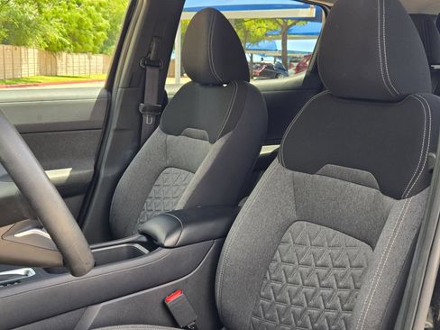 Used 2025 Nissan Kicks SV FWD image 10