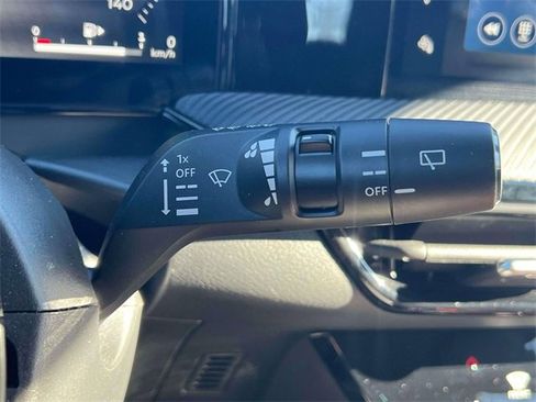 Used 2025 Nissan Kicks SR image 22