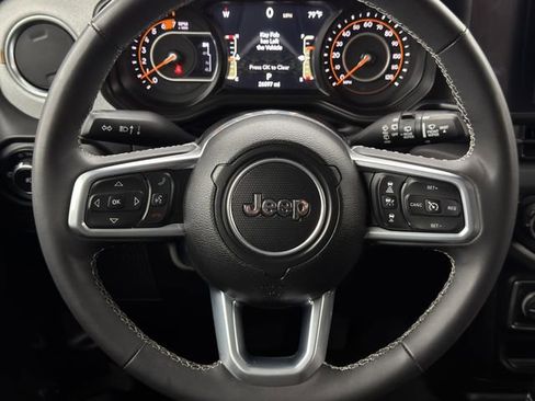 Used 2025 Jeep Wrangler Unlimited Sahara AWD/4WD image 12
