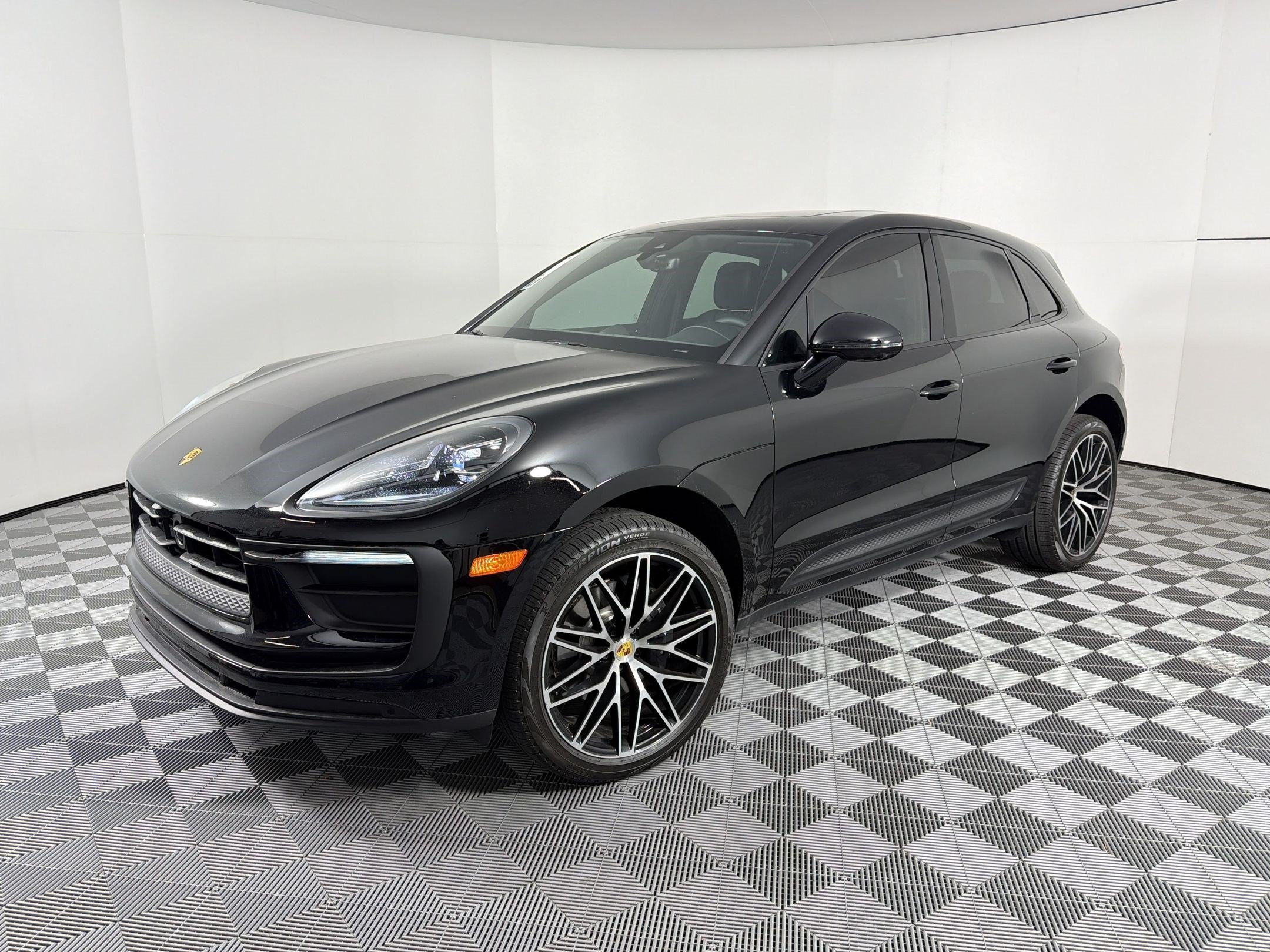 Used 2026 Porsche Macan AWD/4WD image 1