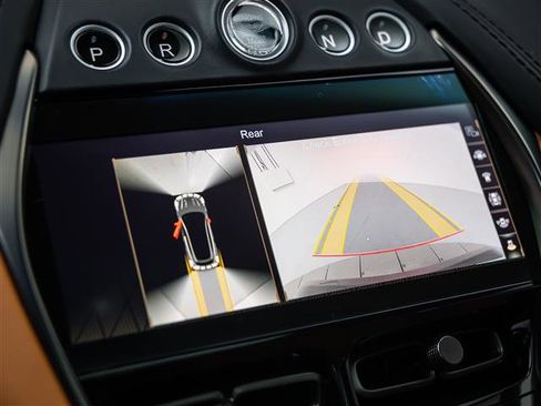 Used 2022 Aston Martin DBX image 26