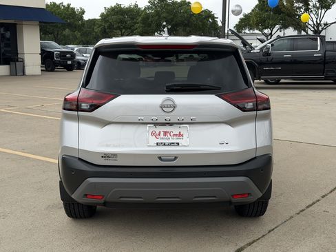 Used 2023 Nissan Rogue SV FWD image 6