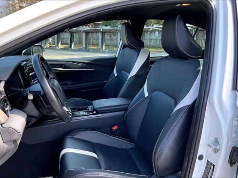 Used 2025 Toyota Camry SE image 23