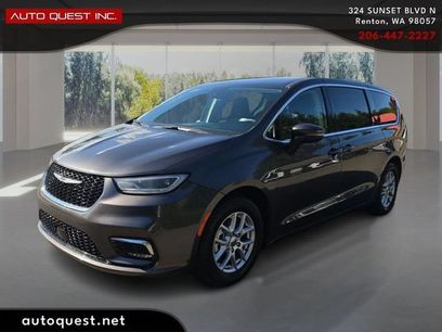 Used 2023 Chrysler Pacifica Touring-L