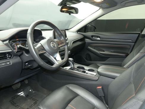 Used 2022 Nissan Altima 2.5 SR w/ Midnight Edition Package AWD/4WD image 2