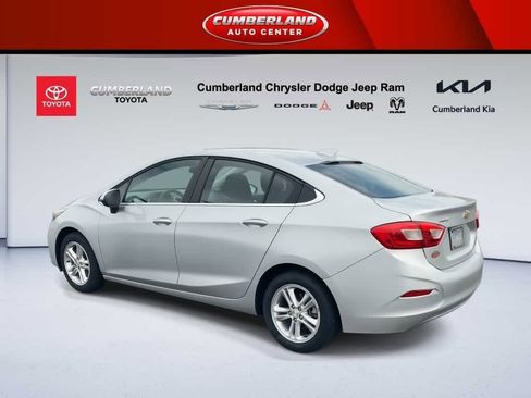 Used 2017 Chevrolet Cruze LT image 6