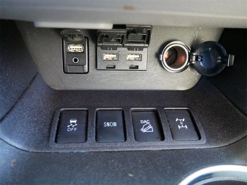 Used 2019 Toyota Highlander XLE image 19