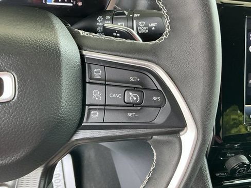 Used 2023 Jeep Grand Cherokee L Laredo AWD/4WD image 31