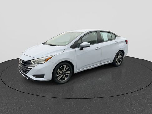 Used 2025 Nissan Versa SV FWD image 4