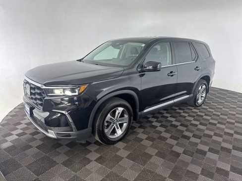 Used 2025 Honda Pilot EX-L image 3