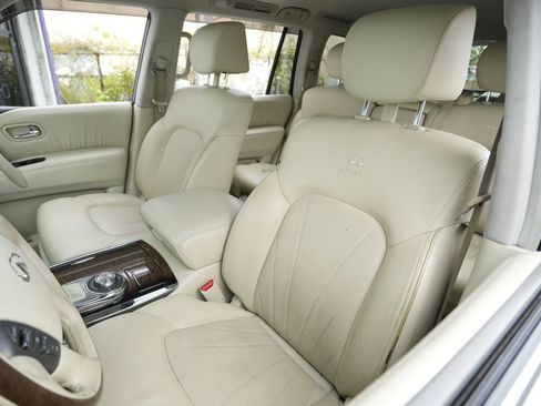 Used 2012 INFINITI QX56 4WD w/ Deluxe Touring Pkg image 18